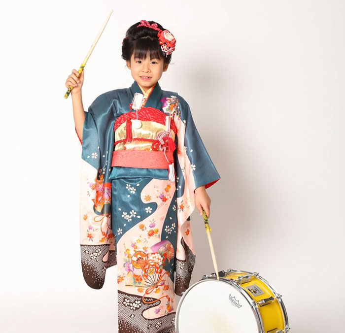 Internet Is Cheering For This 8-year-old Japanese Girl Who Stuns Led Zeppelin Lead Singer By Nailing His Song