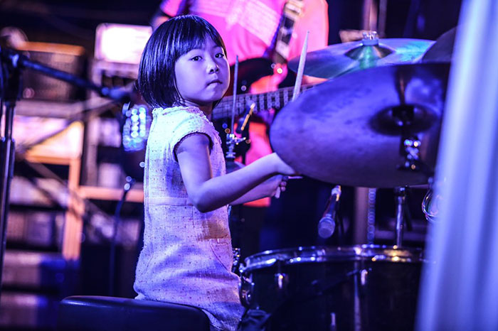 Internet Is Cheering For This 8-year-old Japanese Girl Who Stuns Led Zeppelin Lead Singer By Nailing His Song Internet Is Cheering For This 8-year-old Japanese Girl Who Stuns Led Zeppelin Lead Singer By Nailing His Song