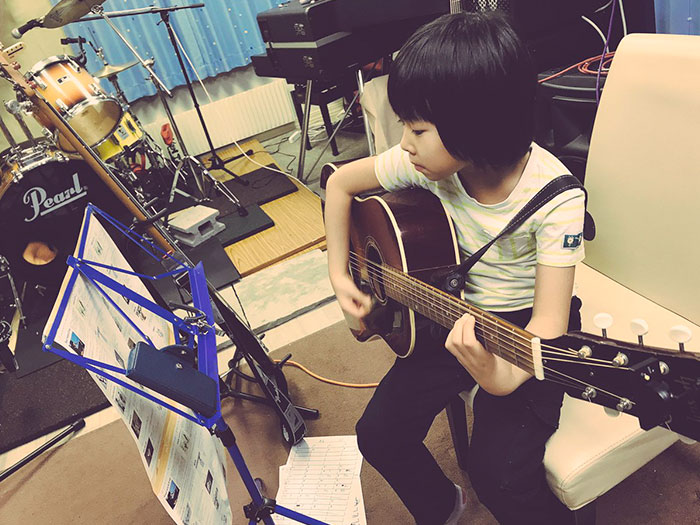Internet Is Cheering For This 8-year-old Japanese Girl Who Stuns Led Zeppelin Lead Singer By Nailing His Song Internet Is Cheering For This 8-year-old Japanese Girl Who Stuns Led Zeppelin Lead Singer By Nailing His Song