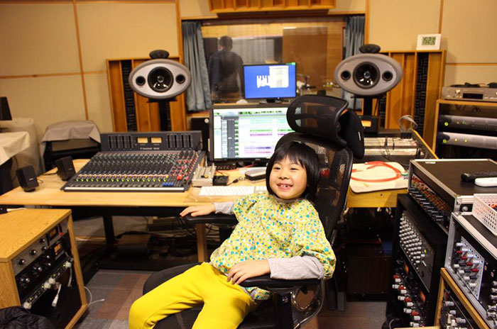 Internet Is Cheering For This 8-year-old Japanese Girl Who Stuns Led Zeppelin Lead Singer By Nailing His Song