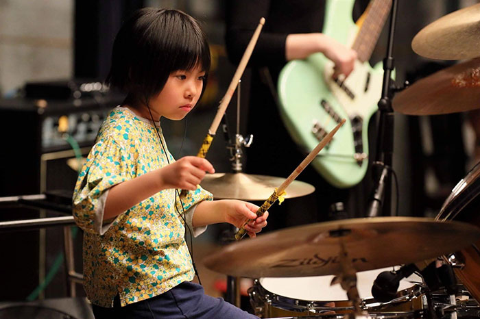 Internet Is Cheering For This 8-year-old Japanese Girl Who Stuns Led Zeppelin Lead Singer By Nailing His Song
