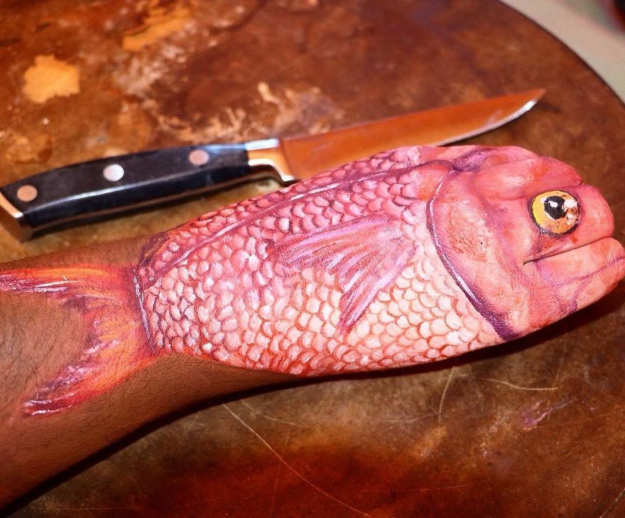 Girl On A Wheelchair Paints Her Hands With 3d Effects