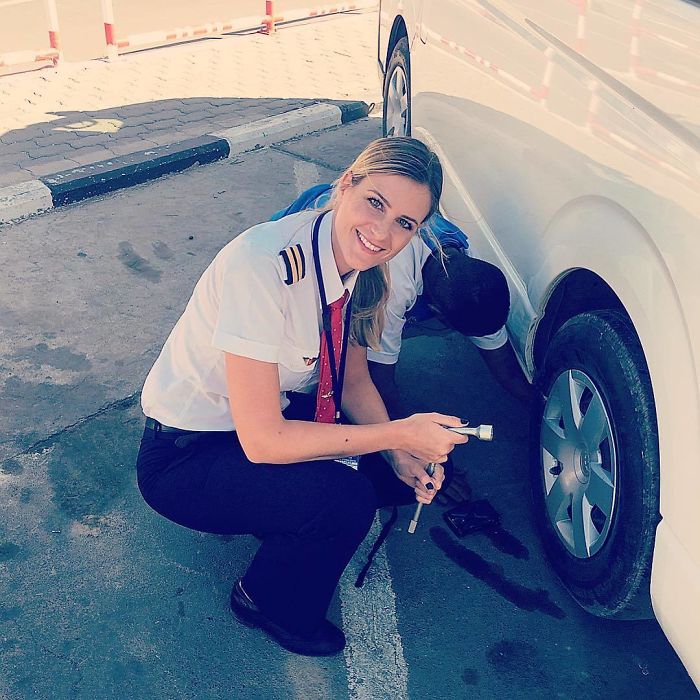 After Quitting Her Boring Job To Become A Pilot, This Woman Is Taking Over Instagram With Her Selfies After Quitting Her Boring Job To Become A Pilot, This Woman Is Taking Over Instagram With Her Selfies