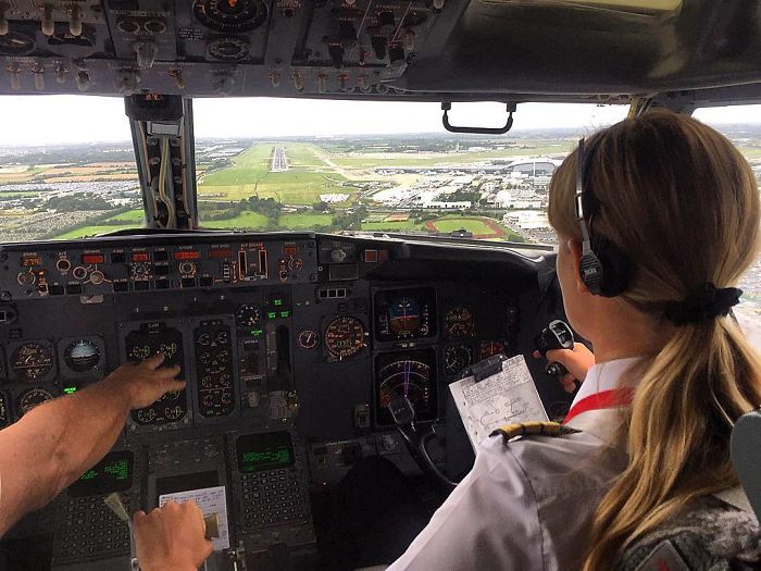 After Quitting Her Boring Job To Become A Pilot, This Woman Is Taking Over Instagram With Her Selfies After Quitting Her Boring Job To Become A Pilot, This Woman Is Taking Over Instagram With Her Selfies