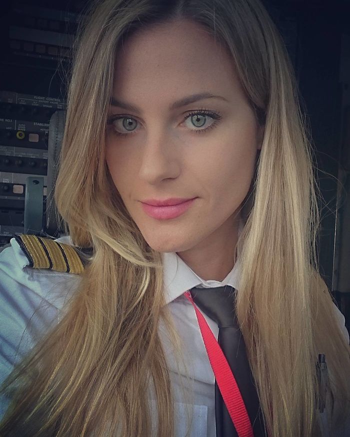 After Quitting Her Boring Job To Become A Pilot, This Woman Is Taking Over Instagram With Her Selfies After Quitting Her Boring Job To Become A Pilot, This Woman Is Taking Over Instagram With Her Selfies