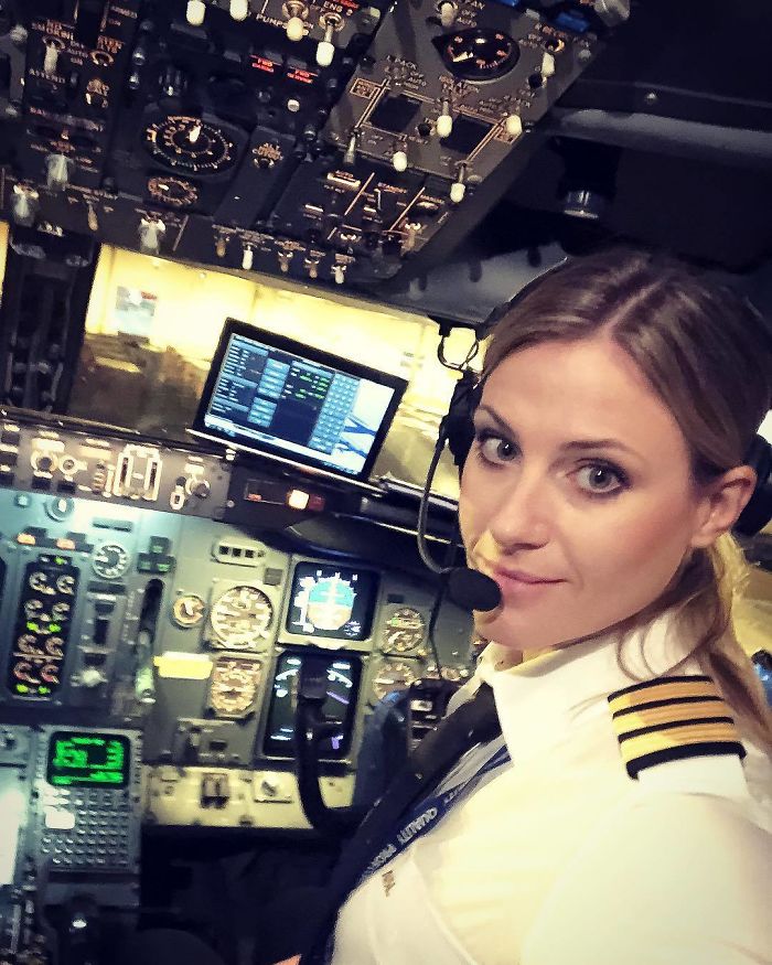 After Quitting Her Boring Job To Become A Pilot, This Woman Is Taking Over Instagram With Her Selfies After Quitting Her Boring Job To Become A Pilot, This Woman Is Taking Over Instagram With Her Selfies