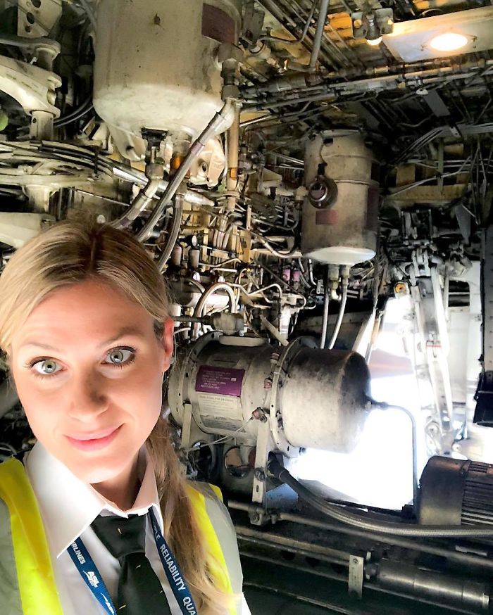 After Quitting Her Boring Job To Become A Pilot, This Woman Is Taking Over Instagram With Her Selfies