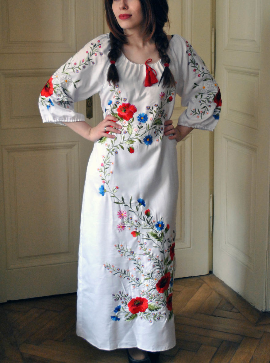 I Create This Beautiful Embroidered Dresses And Blouses For Everyone And To Any Size.