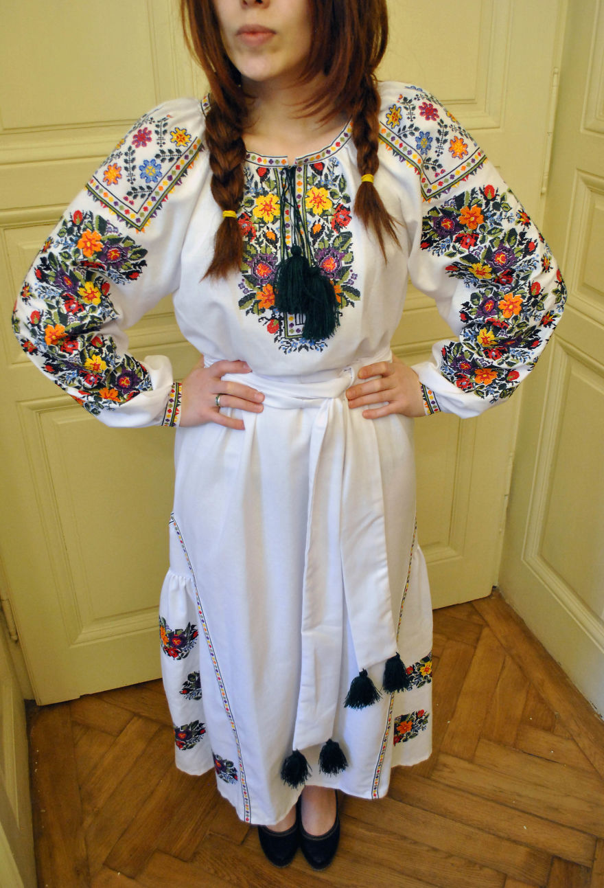 I Create This Beautiful Embroidered Dresses And Blouses For Everyone And To Any Size.