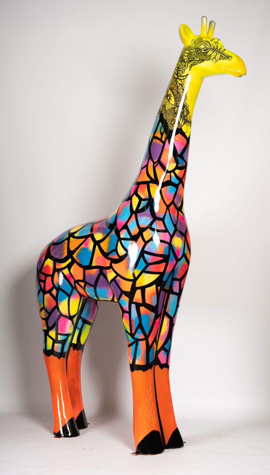 Doodling On An 8 Foot Giraffe! Doodling On An 8 Foot Giraffe!