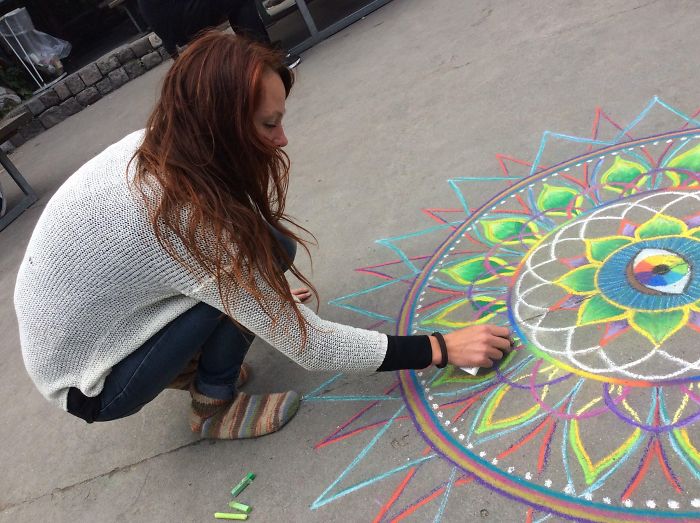 Female Artists Creates Improvised Chalk Mandalas In The Streets Of Copenhagen