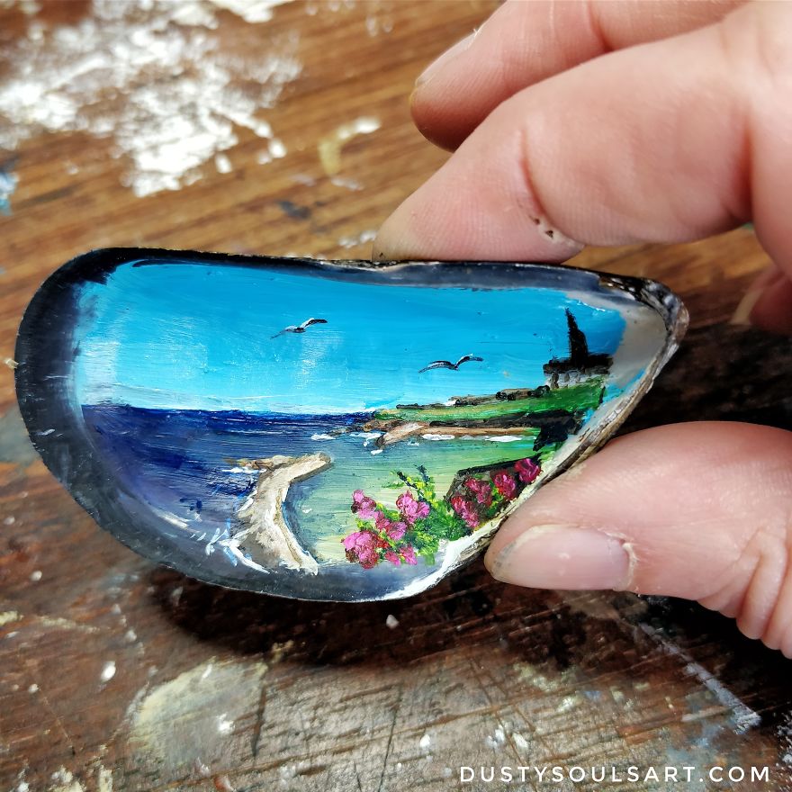I Make A Living From Painting On Feathers And Shells In A Beautiful Seaside Town I Make A Living From Painting On Feathers And Shells In A Beautiful Seaside Town