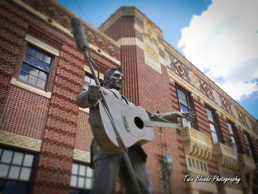 Photographers Blend The Past With The Present By Bringing Elvis Presley Back To The Spot Where He Started