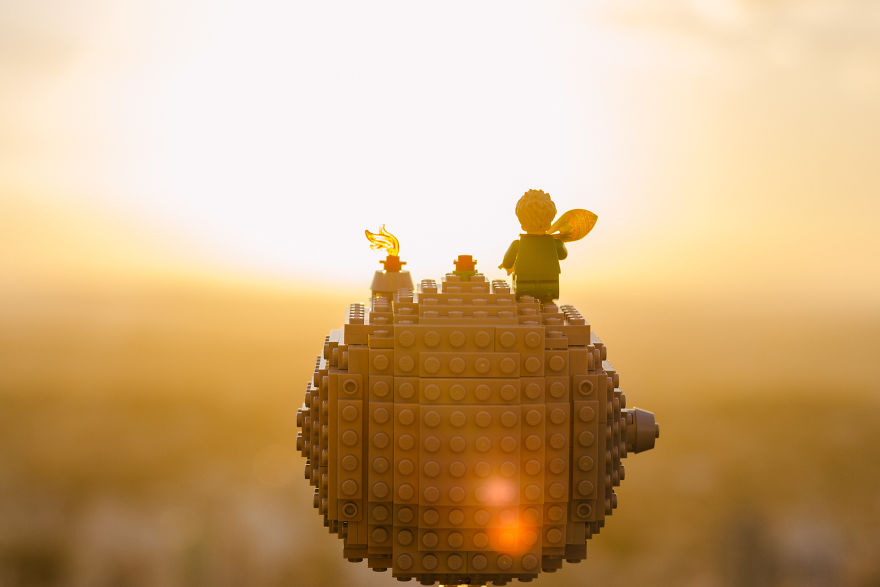 Photographer Pictures Iconic Scenes From The Book "The Little Prince" With Lego