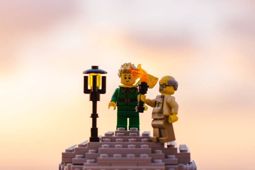 Photographer Pictures Iconic Scenes From The Book "The Little Prince" With Lego