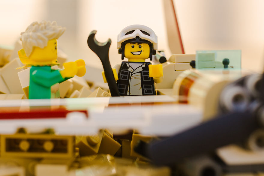 Photographer Pictures Iconic Scenes From The Book "The Little Prince" With Lego