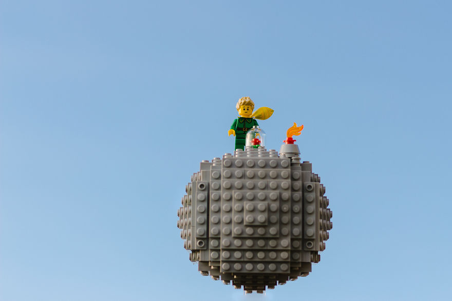 Photographer Pictures Iconic Scenes From The Book "The Little Prince" With Lego