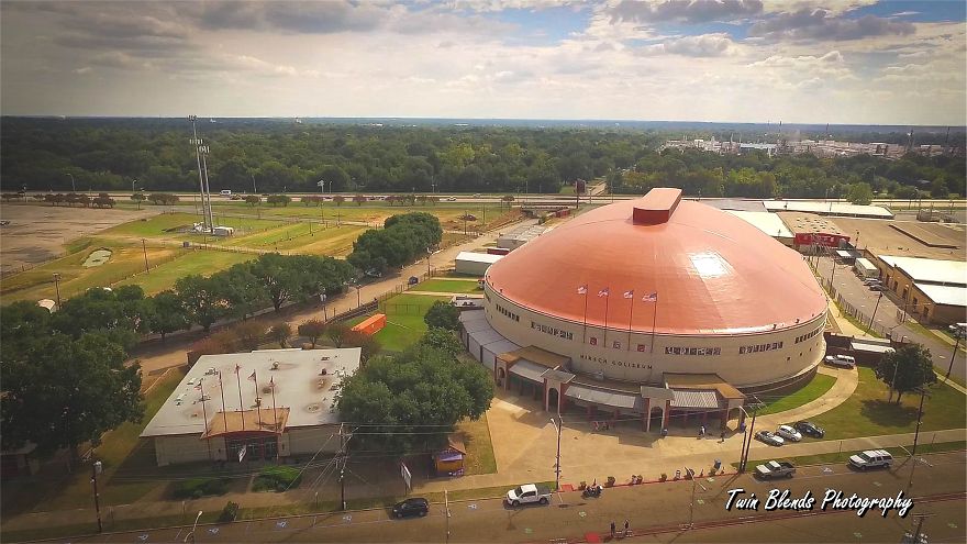 Photographers Blend The Past With The Present By Bringing Elvis Presley Back To The Spot Where He Started