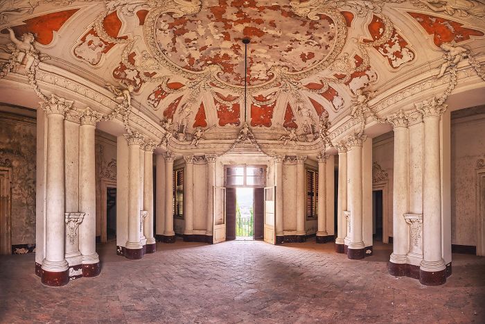 The Beauty Of Abandonment Captured By A Photographer