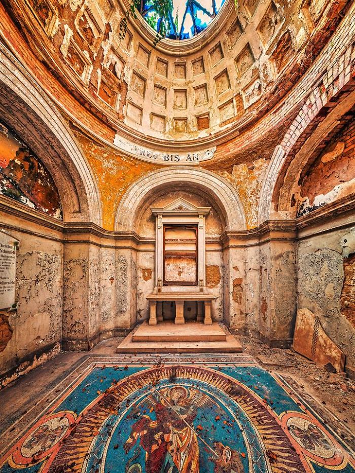 The Beauty Of Abandonment Captured By A Photographer