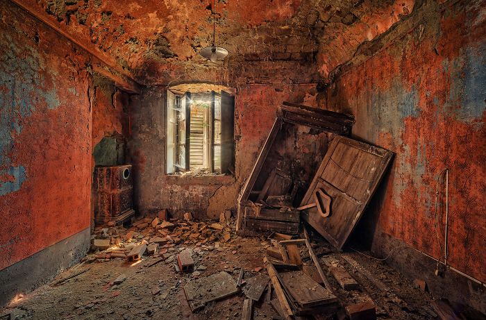 The Beauty Of Abandonment Captured By A Photographer