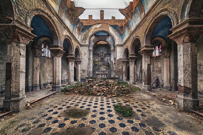 The Beauty Of Abandonment Captured By A Photographer
