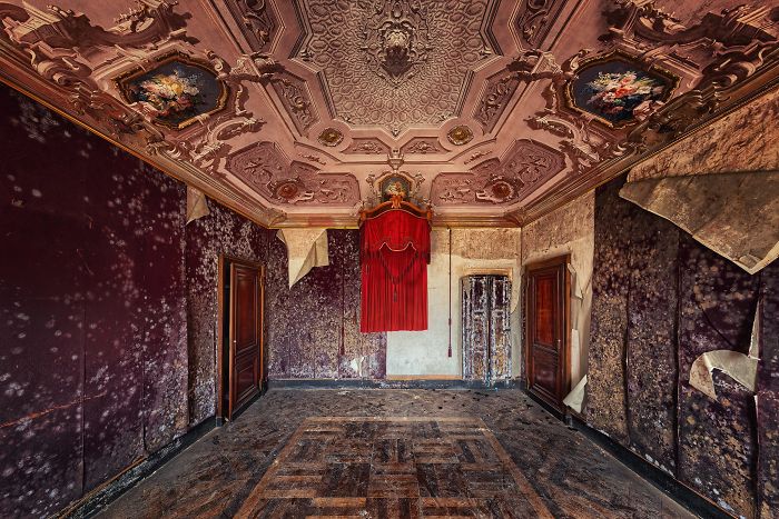 The Beauty Of Abandonment Captured By A Photographer