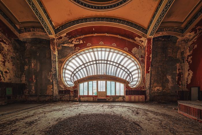 The Beauty Of Abandonment Captured By A Photographer