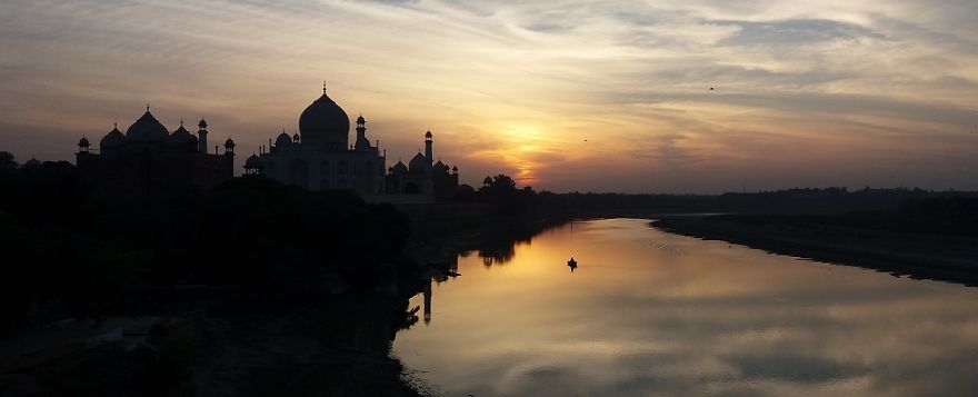 How Did I Volunteer As A Guide To Taj Mahal, India How Did I Volunteer As A Guide To Taj Mahal, India