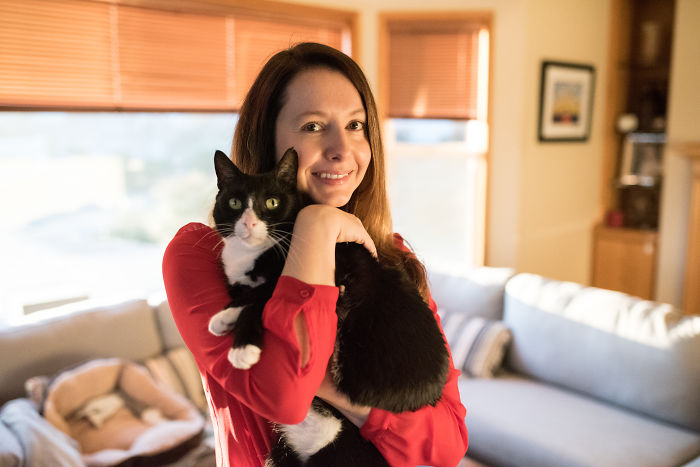Woman Travels 1,300 Miles For Her Cat’s Cancer Treatment