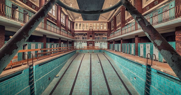 Photographer Takes Pictures Of Abandoned Buildings Around Europe