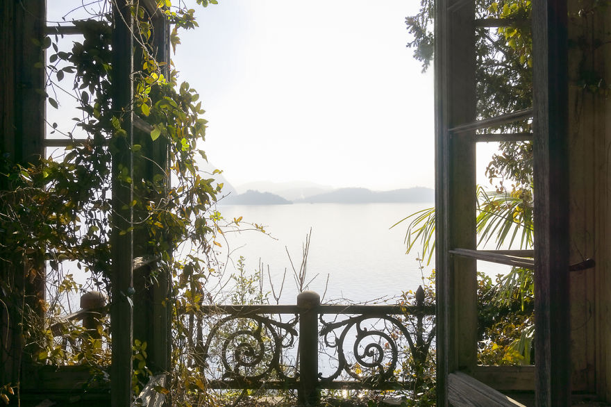 Lovely View Outside Of An Abandoned Villa