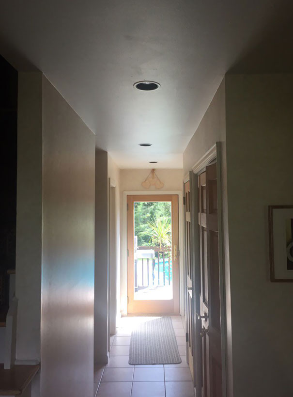 Been Living Here For 22 Years And I Just Noticed The Lights Aren't Aligned