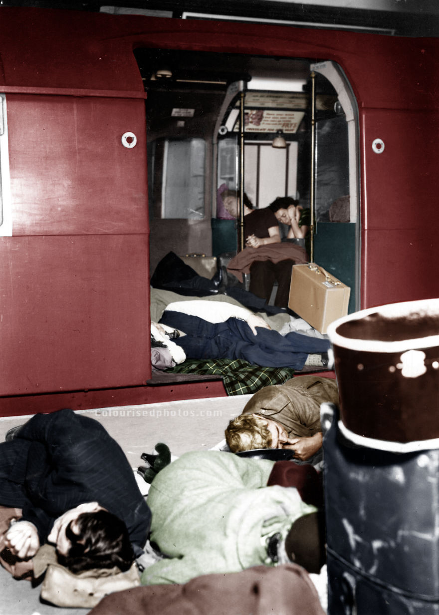 I Bring Old Photos Of The London Underground During The 1940-1941 Blitz Back To Life I Bring Old Photos Of The London Underground During The 1940-1941 Blitz Back To Life