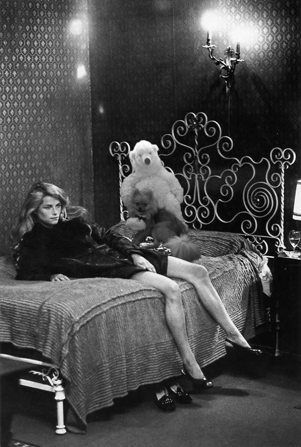 10 Times This Dog Photobombed Iconic Helmut Newton Pics With Hilarious Results (Nsfw) 10 Times This Dog Photobombed Iconic Helmut Newton Pics With Hilarious Results (Nsfw)