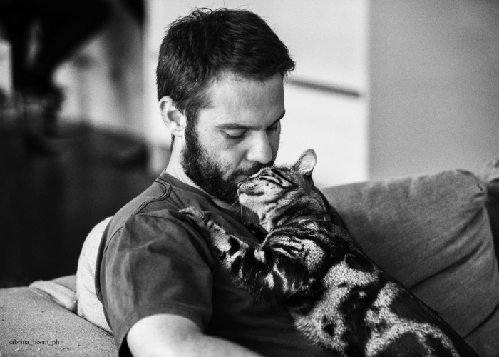 I Photographed A Very Special Crazy Cat Gentleman And His Beloved Pets