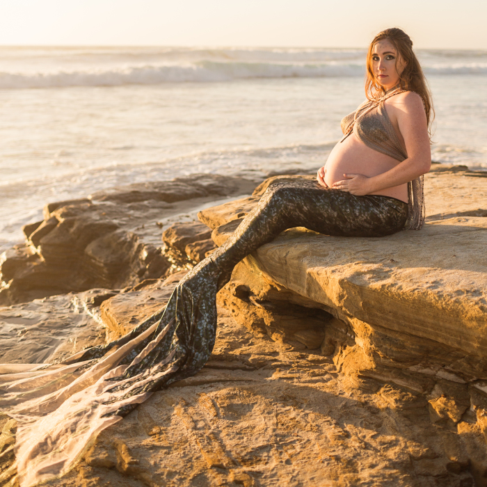 At 35 Weeks Pregnant, This Mother Turned Herself Into A Mermaid And The Results Are Glorious!