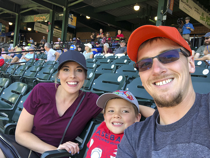 father-son-selling-snow-cones-business-emmett (17)
