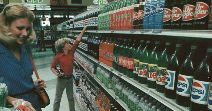 61 Rare Vintage Photos Of Grocery Stores That May Surprise You