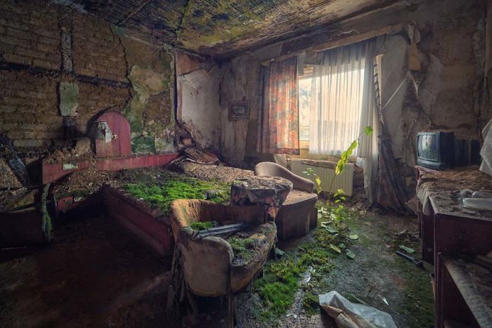 The Beauty Of Abandonment Captured By A Photographer