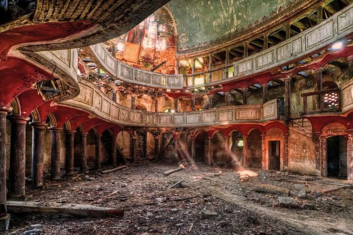 The Beauty Of Abandonment Captured By A Photographer