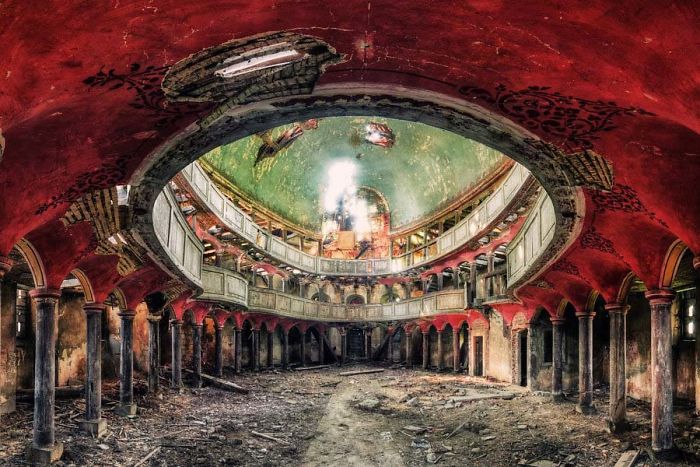 The Beauty Of Abandonment Captured By A Photographer