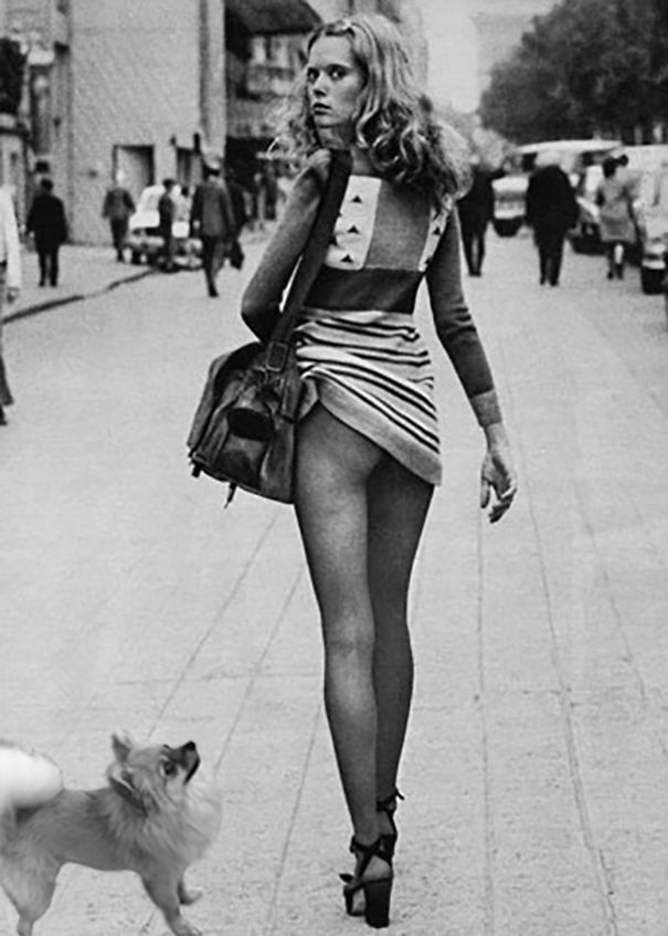 10 Times This Dog Photobombed Iconic Helmut Newton Pics With Hilarious Results (Nsfw) 10 Times This Dog Photobombed Iconic Helmut Newton Pics With Hilarious Results (Nsfw)