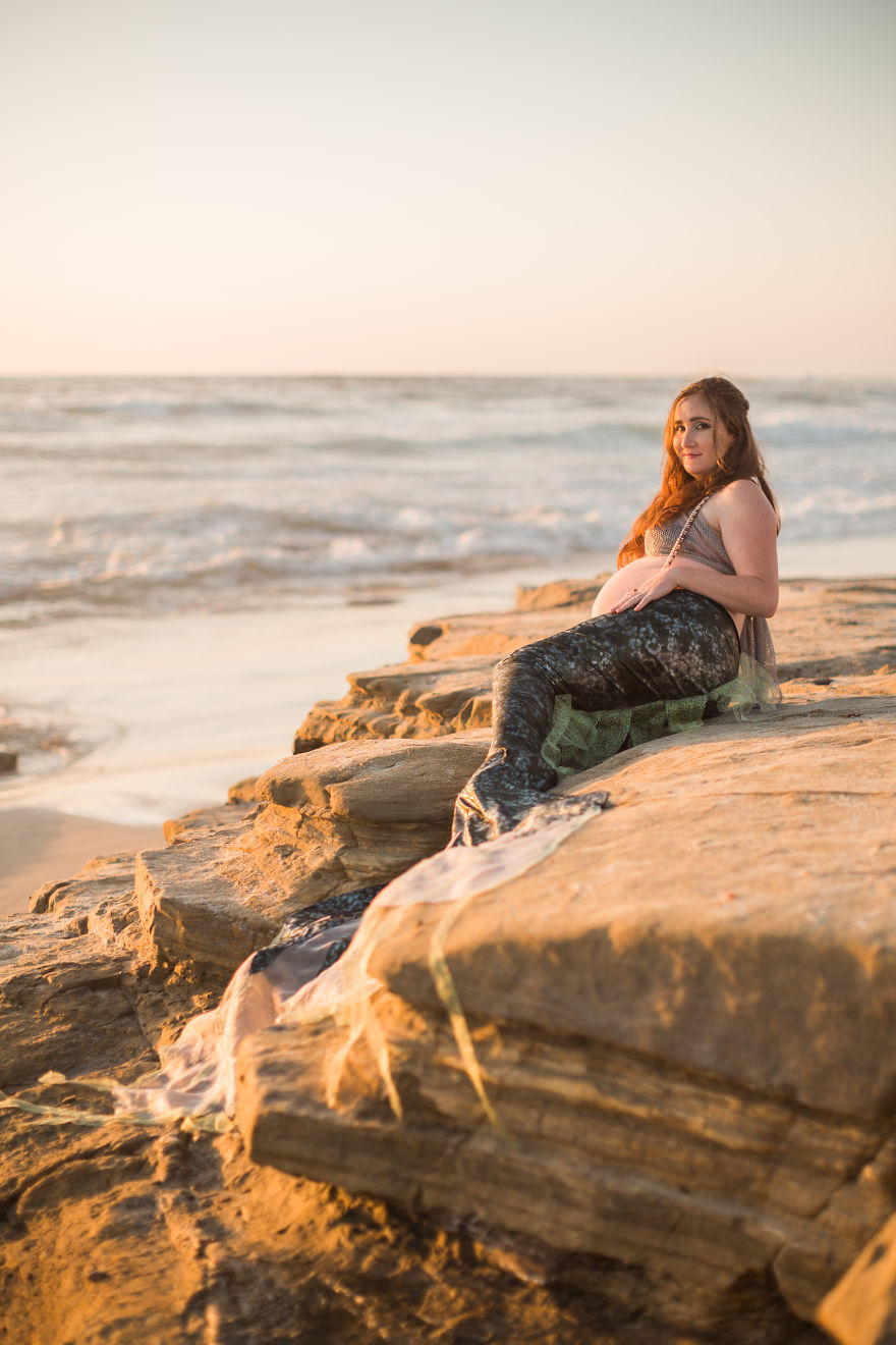 At 35 Weeks Pregnant, This Mother Turned Herself Into A Mermaid And The Results Are Glorious!