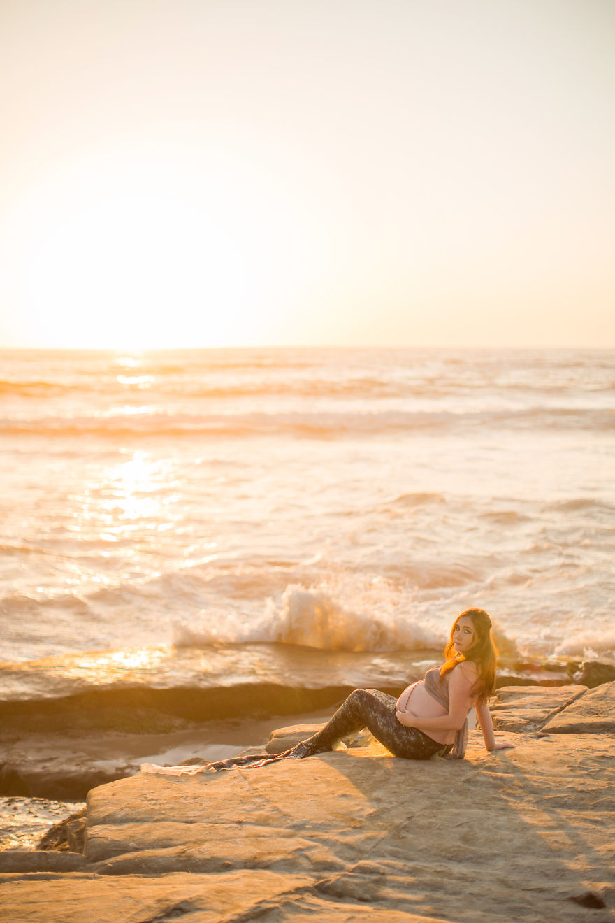 At 35 Weeks Pregnant, This Mother Turned Herself Into A Mermaid And The Results Are Glorious!