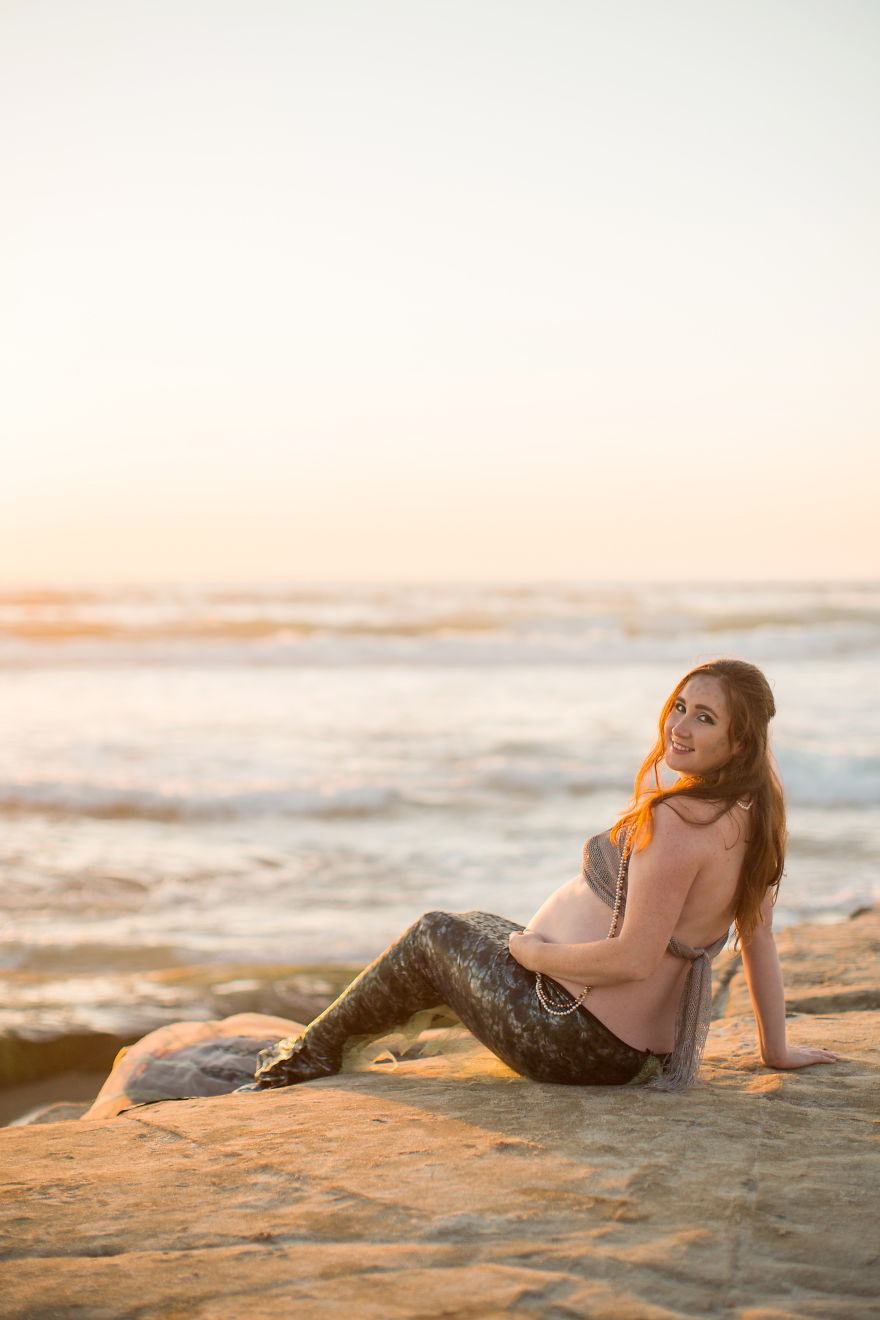 At 35 Weeks Pregnant, This Mother Turned Herself Into A Mermaid And The Results Are Glorious!