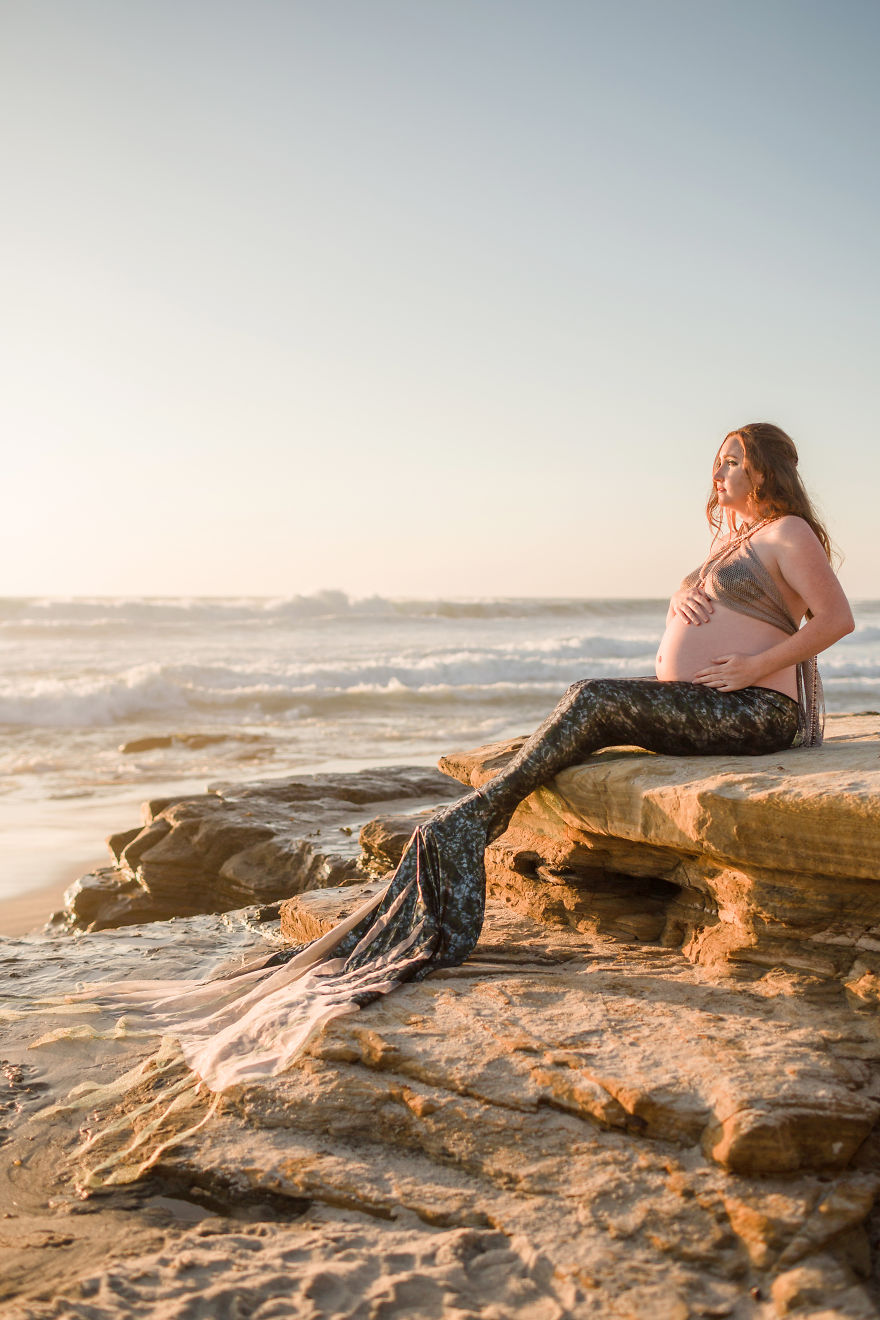 At 35 Weeks Pregnant, This Mother Turned Herself Into A Mermaid And The Results Are Glorious!