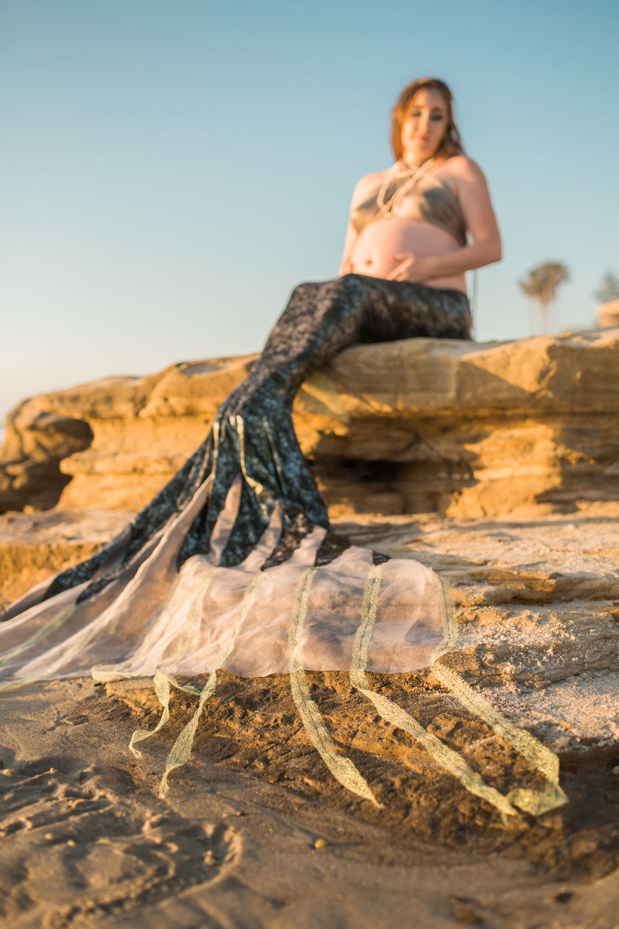At 35 Weeks Pregnant, This Mother Turned Herself Into A Mermaid And The Results Are Glorious!