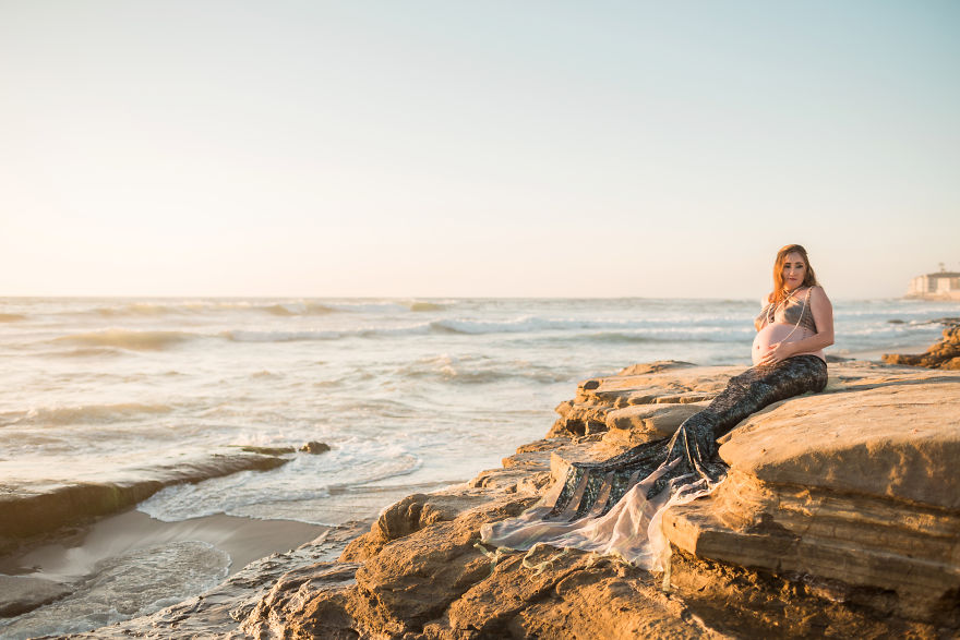 At 35 Weeks Pregnant, This Mother Turned Herself Into A Mermaid And The Results Are Glorious!
