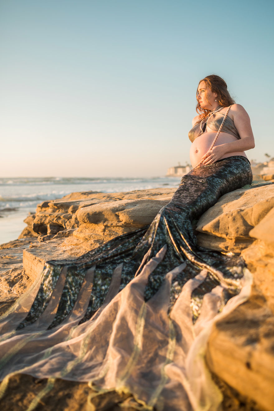 At 35 Weeks Pregnant, This Mother Turned Herself Into A Mermaid And The Results Are Glorious!